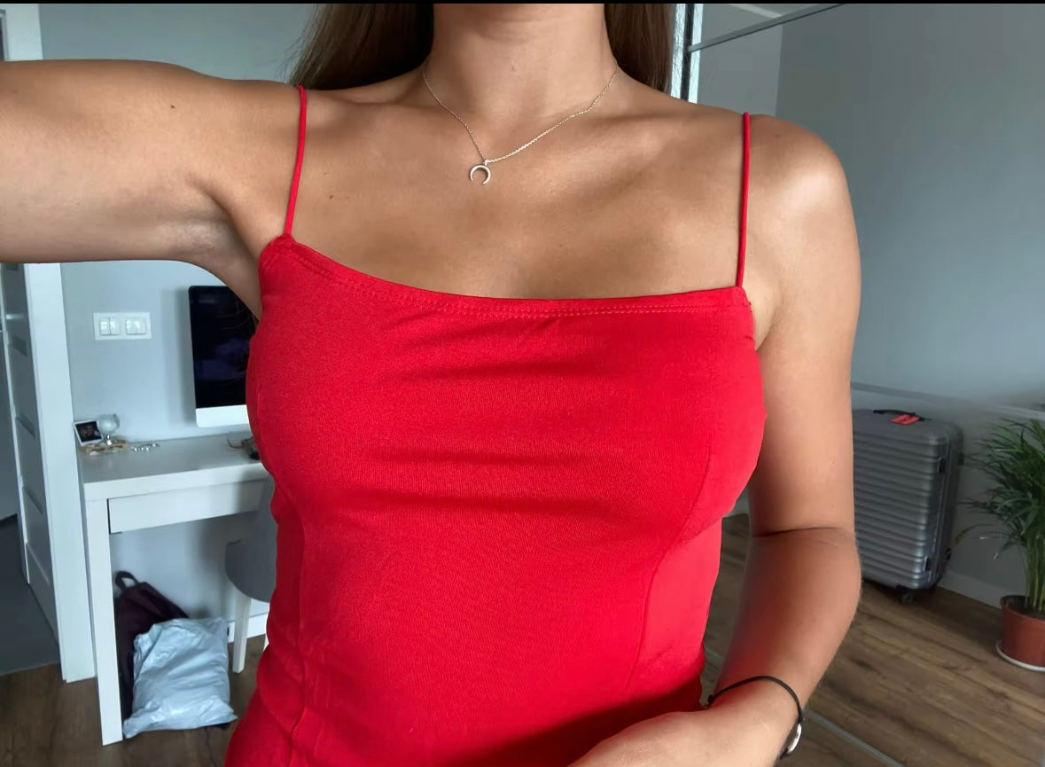 Rotes Abendkleid mit Schlitz