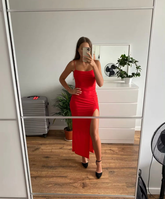 Rotes Abendkleid mit Schlitz