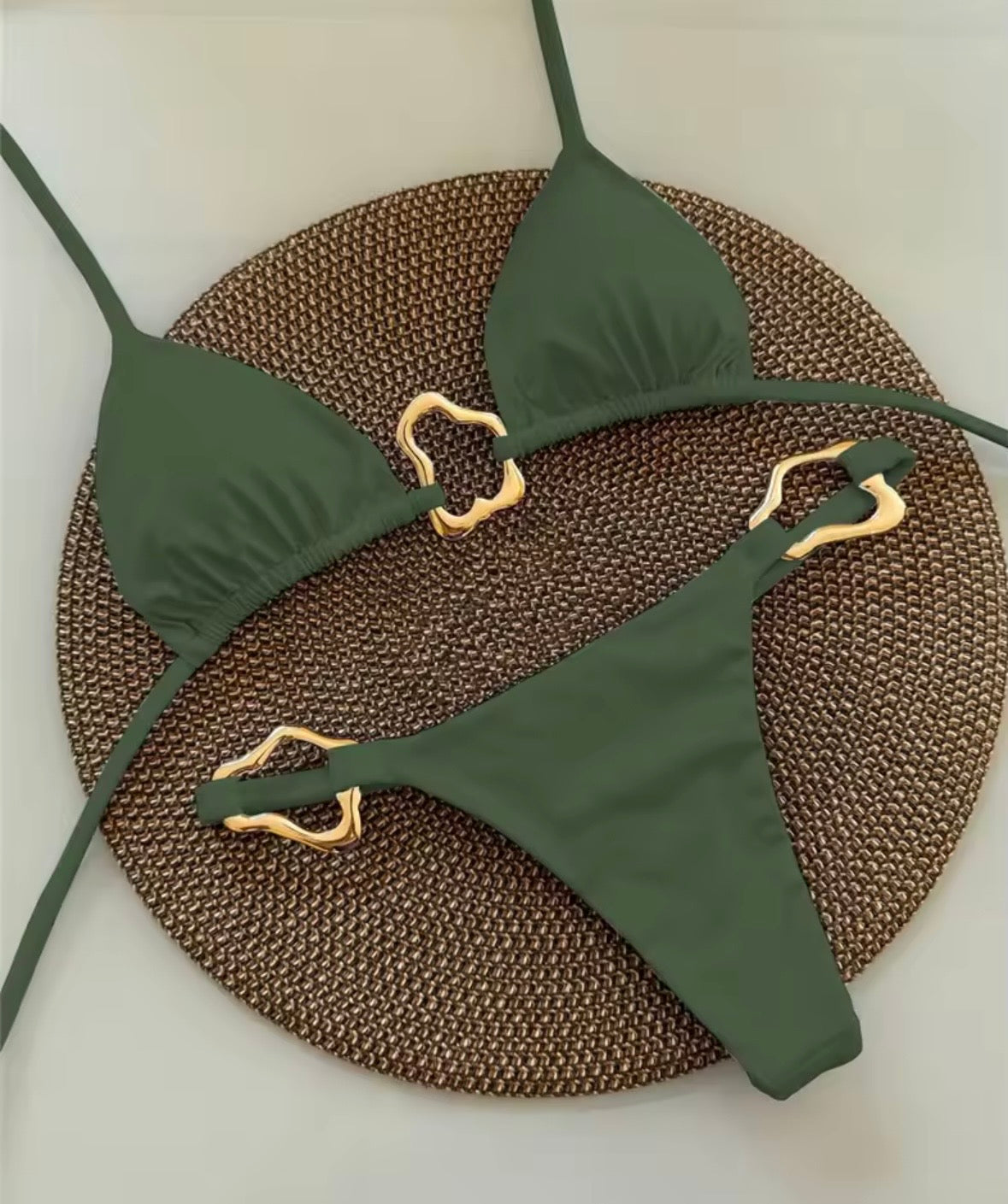 Triangle Bikini mit Gold-Details