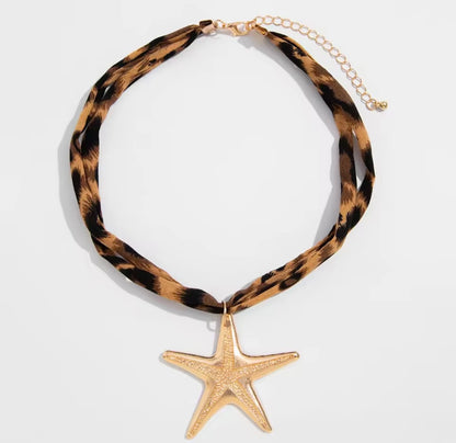 Seestern Choker mit Leo-Band – Goldene Boho Halskette