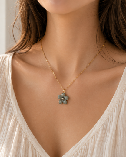 Blumen Halskette Gold – Rosa Blüten Anhänger | Elegante Damenkette
