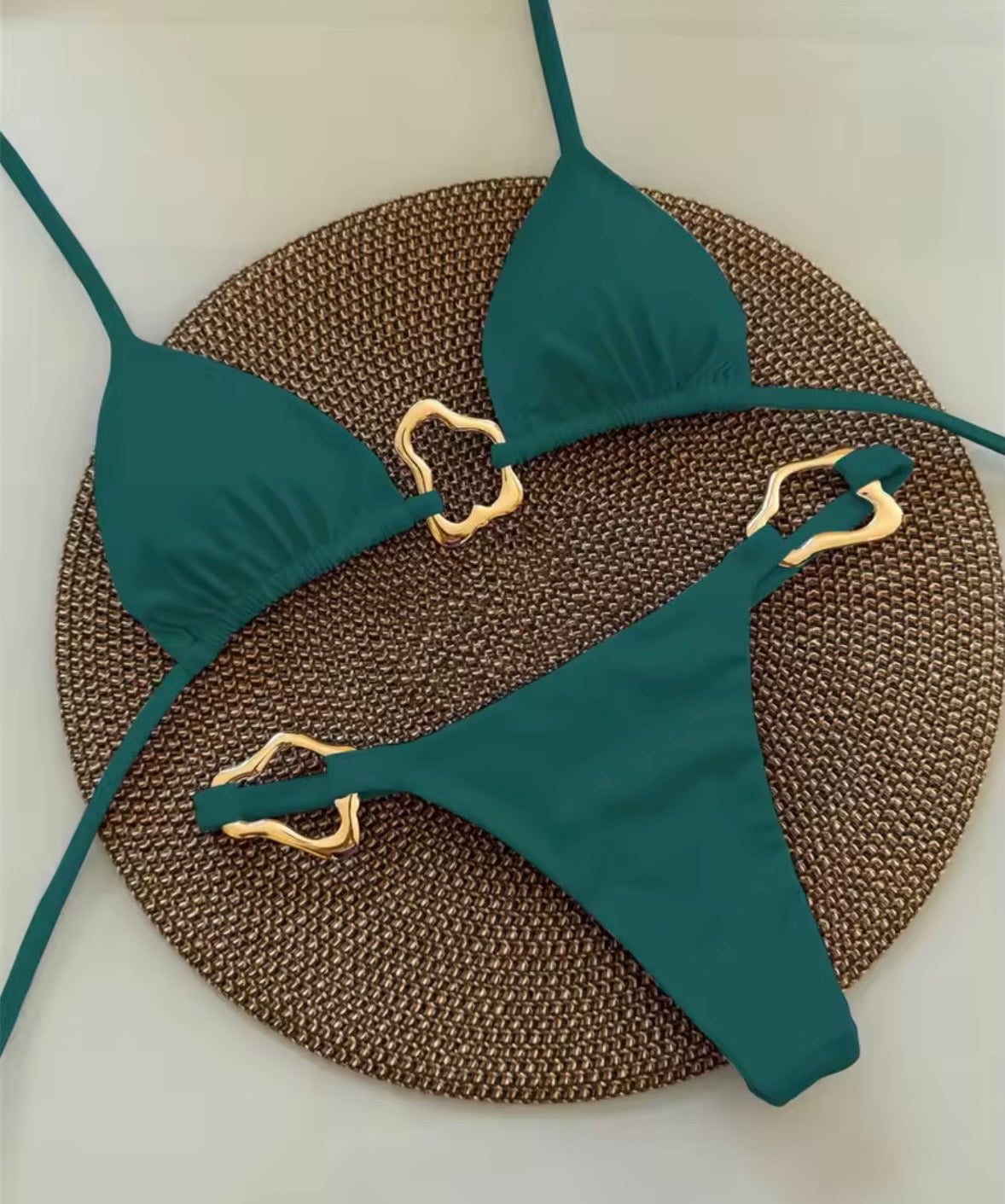Triangle Bikini mit Gold-Details