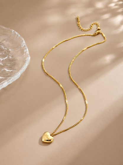 Goldene Herz-Medaillon Halskette mit feiner Gliederkette