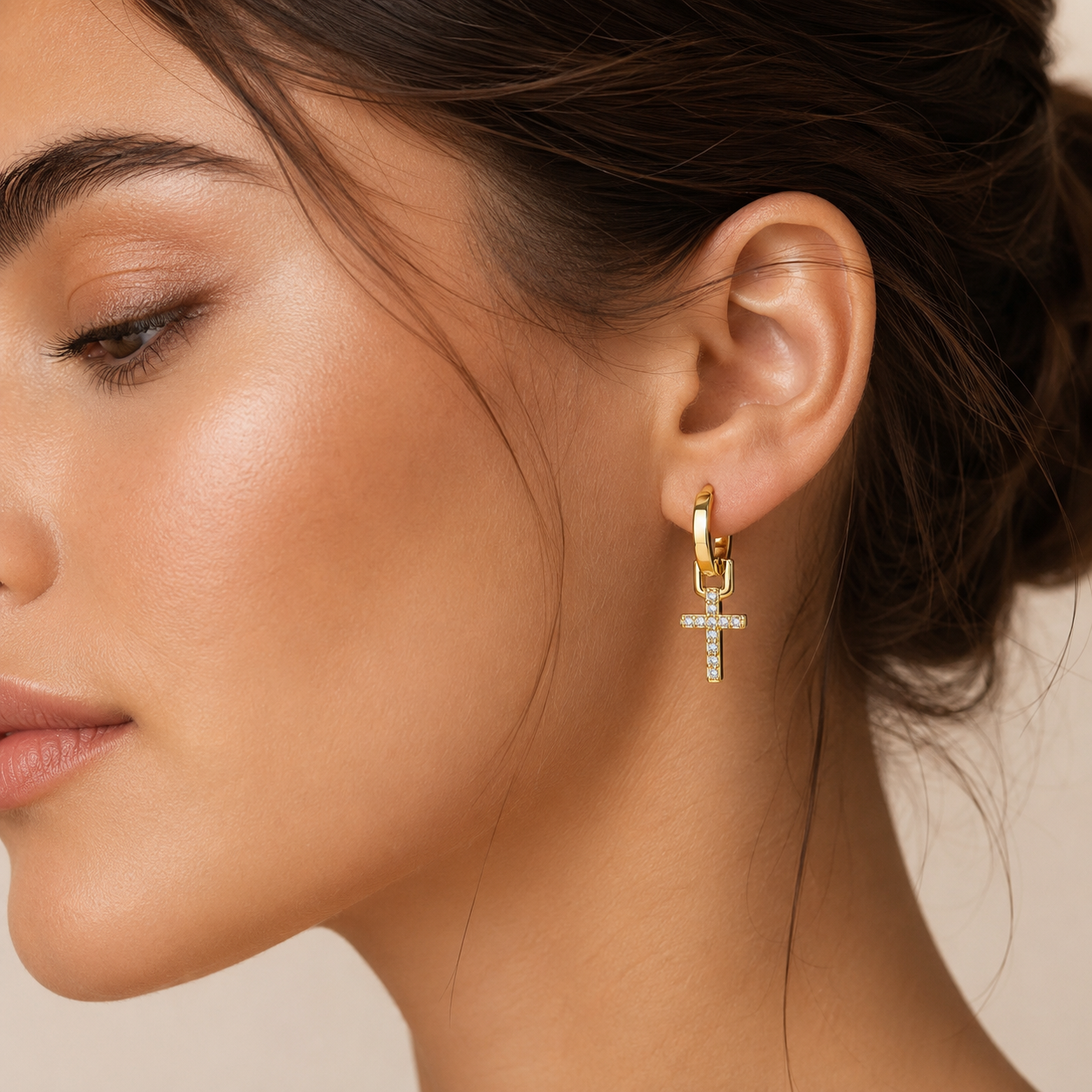 Goldene Creolen mit Zirkonia Kreuz Anhänger