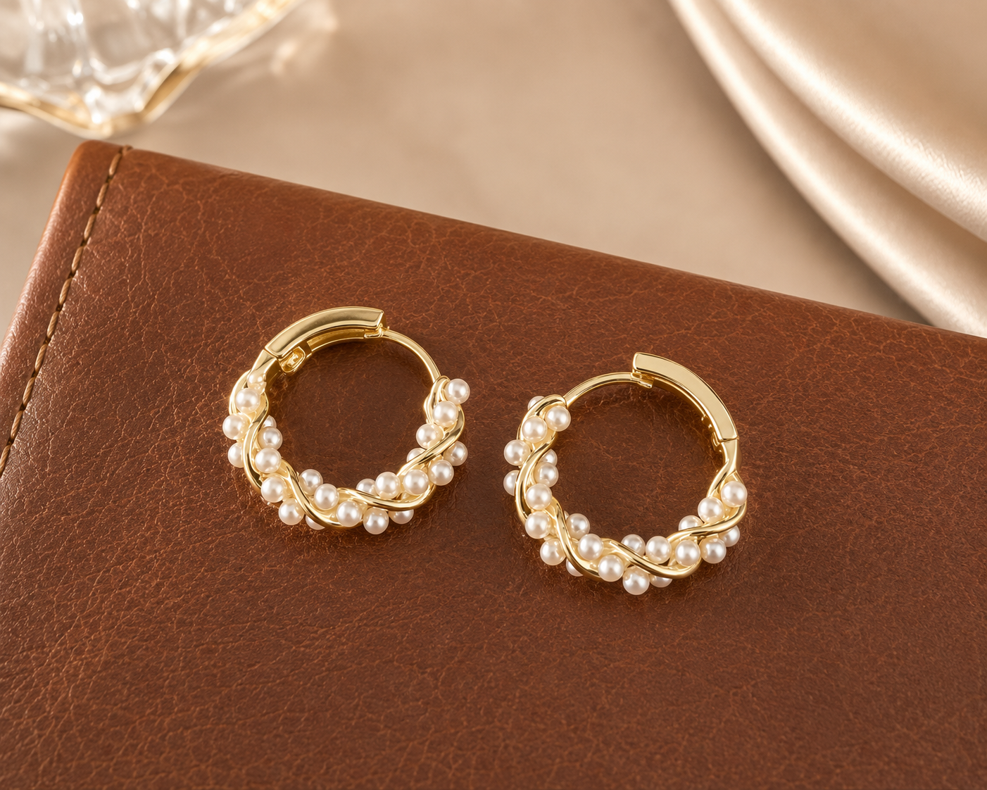 Goldene Perlen-Creolen – Elegante vergoldete Hoop Ohrringe