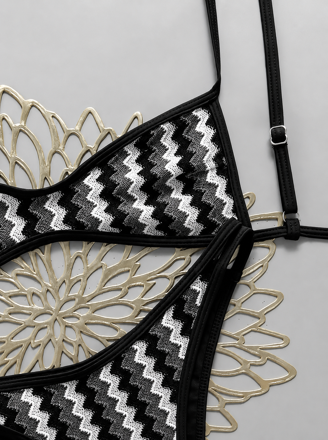 Schwarzes Zigzag Bikini Set – 4 Farben verfügbar