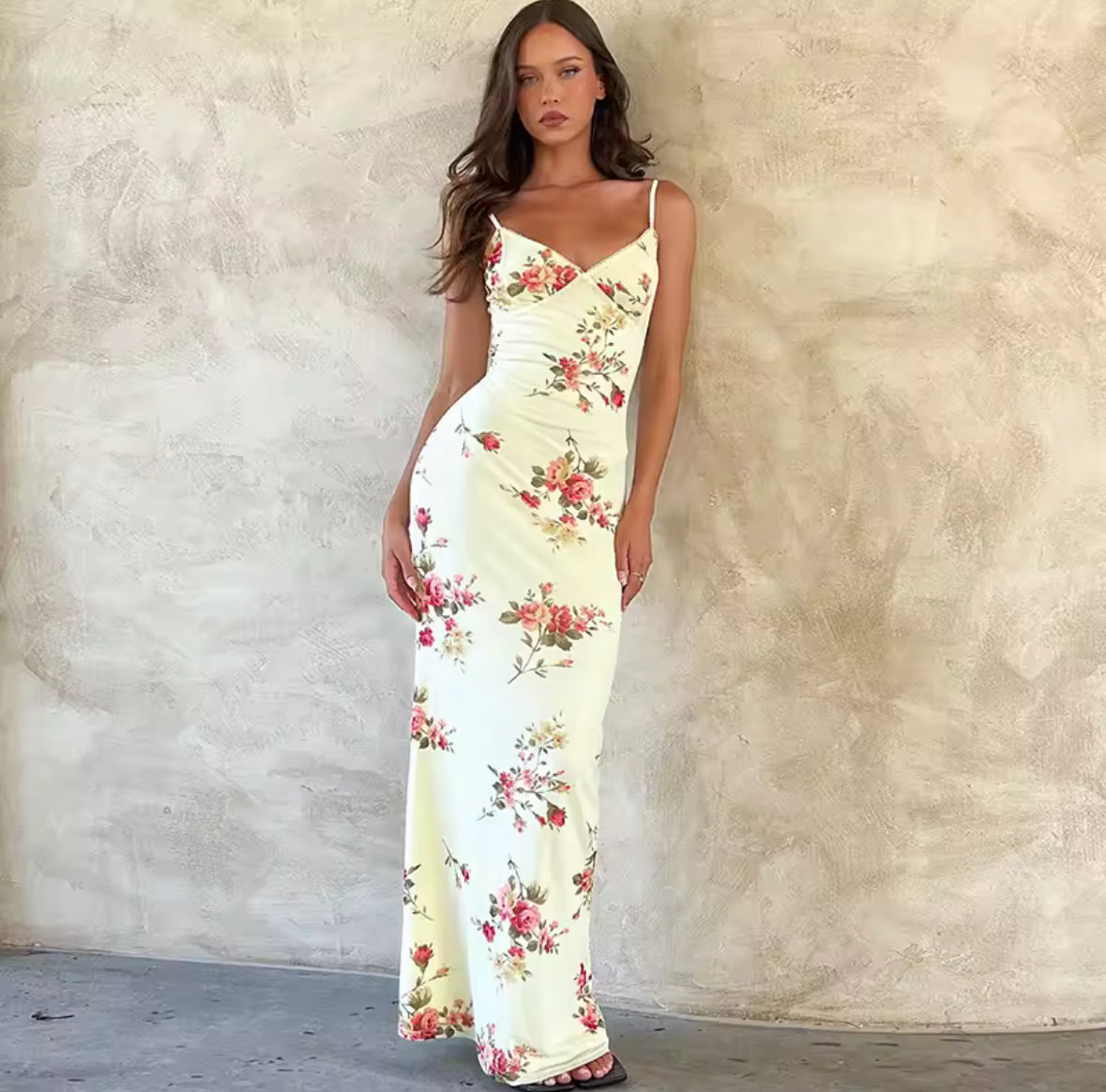 Langes Blumenkleid mit Spaghettiträgern