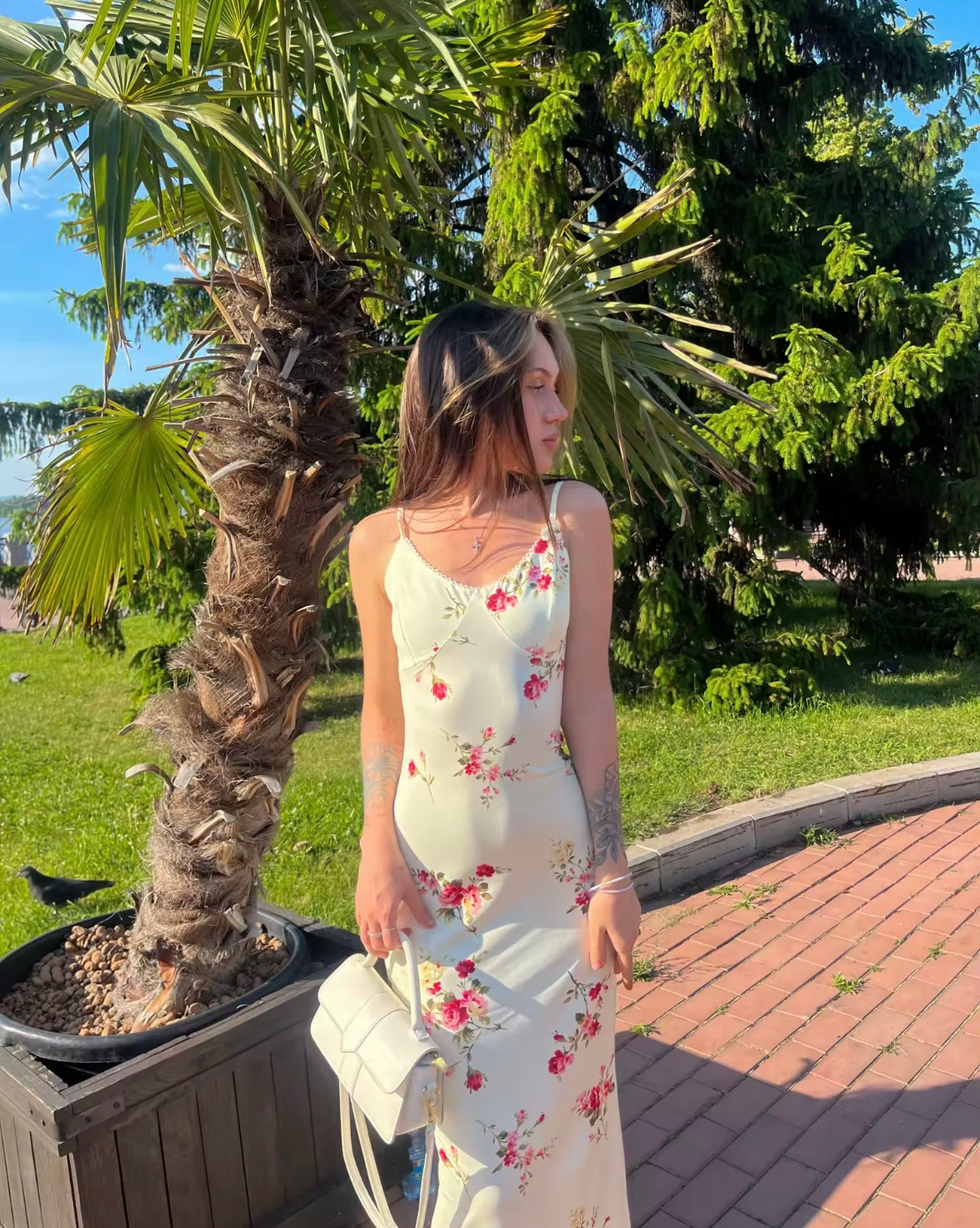 Langes Blumenkleid mit Spaghettiträgern