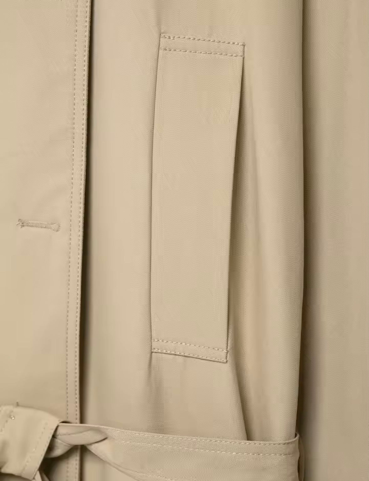 Oversize-Jacke in beige mit Taillengürtel