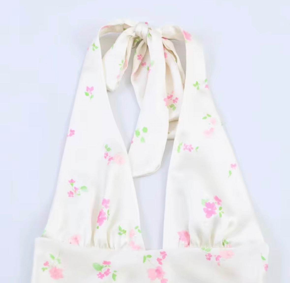 Weißes Maxikleid mit zartem Blumenprint