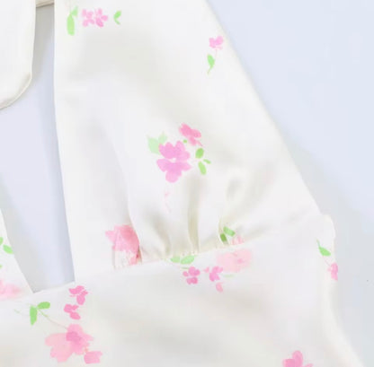 Weißes Maxikleid mit zartem Blumenprint
