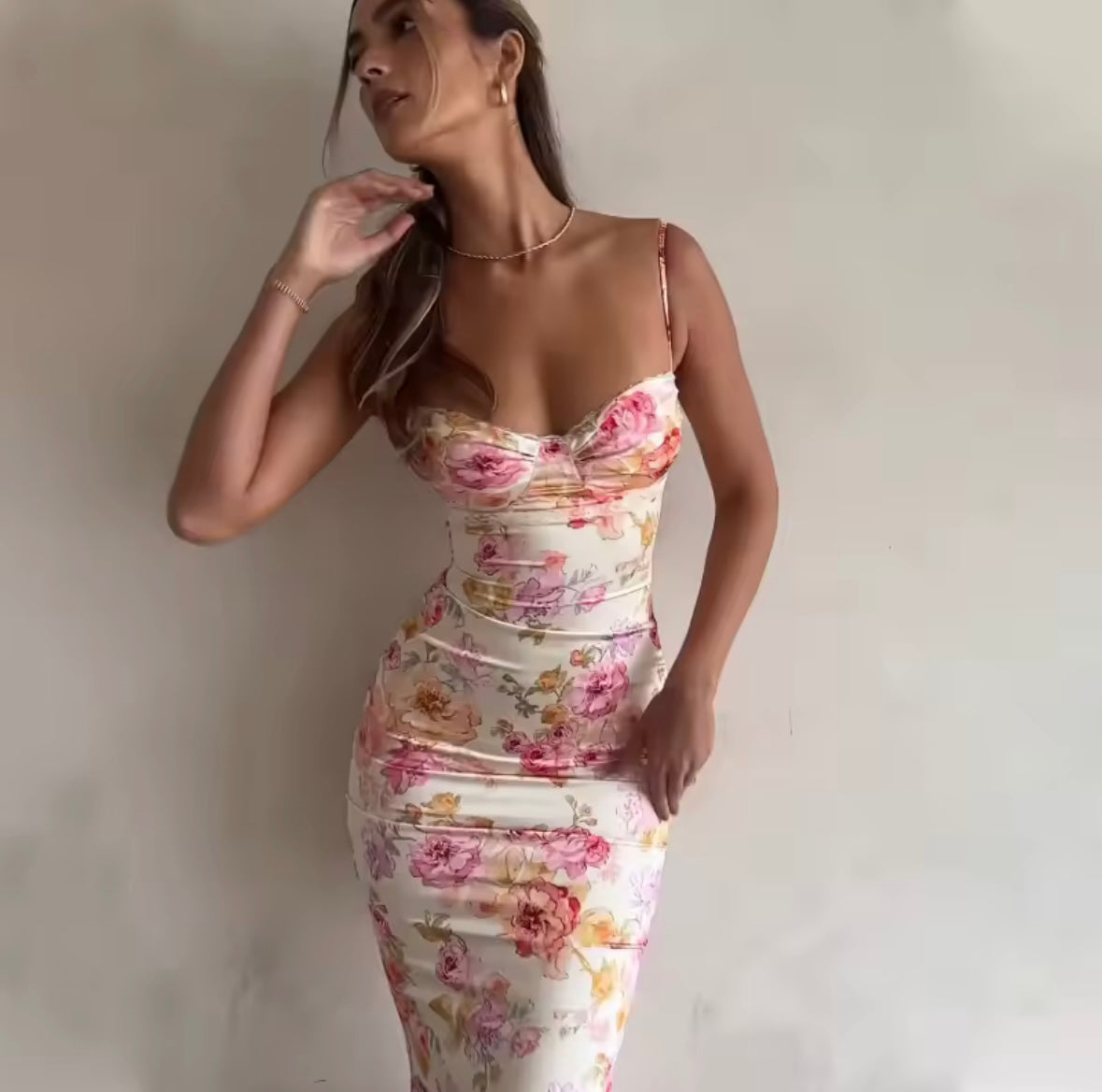 Blumen-Midikleid – Figurbetont