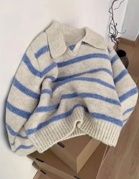 Gestreifter Strickpullover mit Polokragen