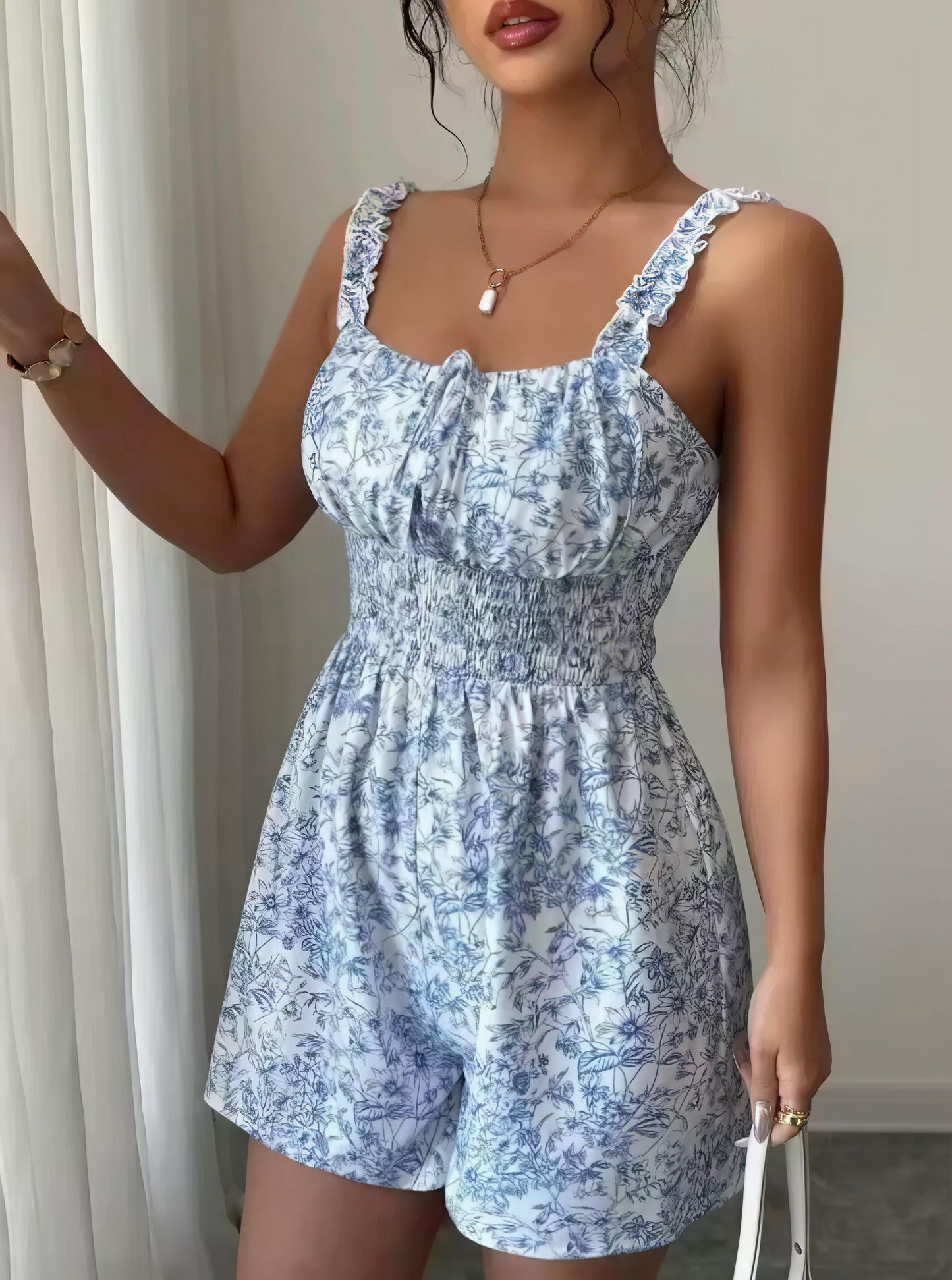 Floraler Sommer-Jumpsuit in Blau-Weiß