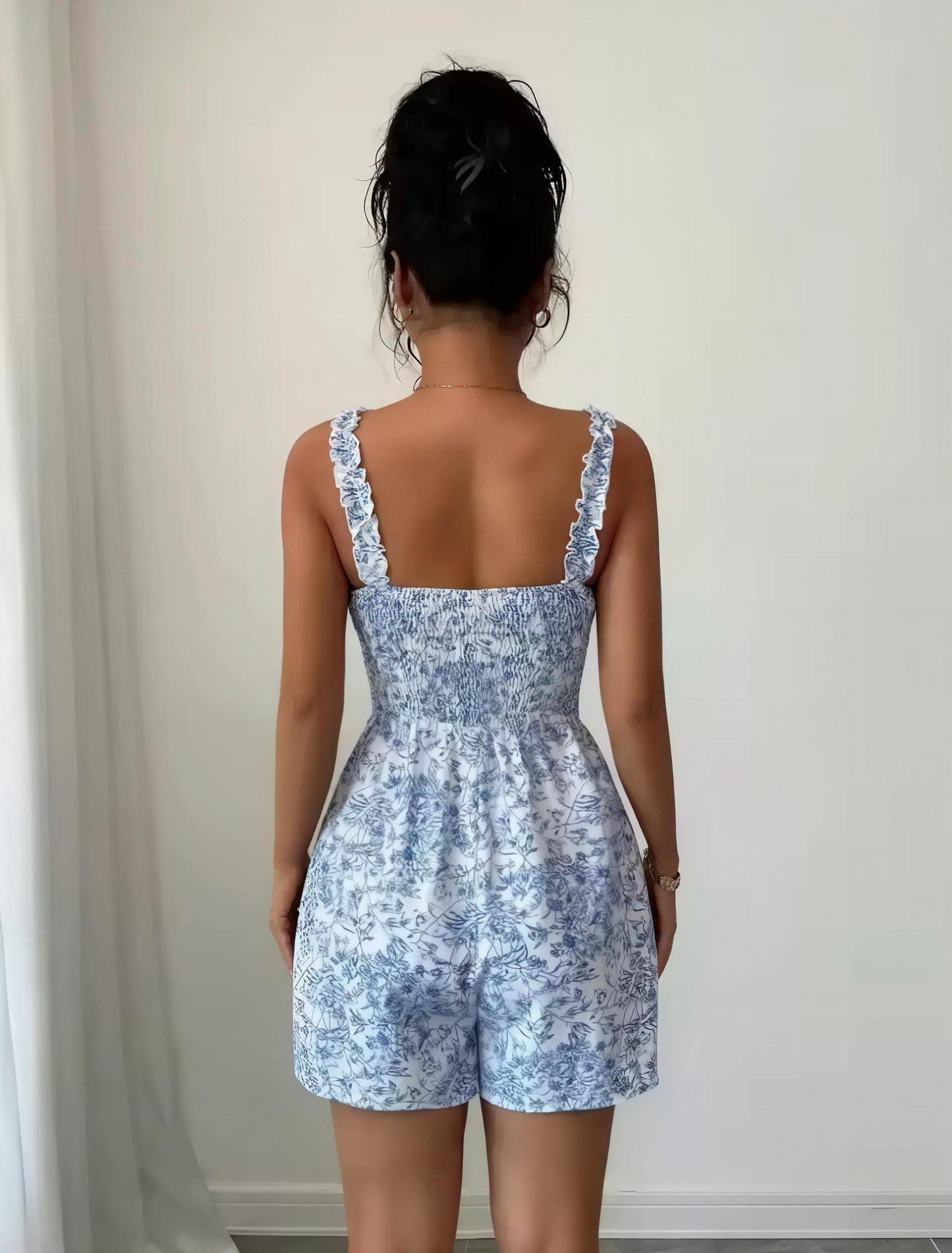 Floraler Sommer-Jumpsuit in Blau-Weiß